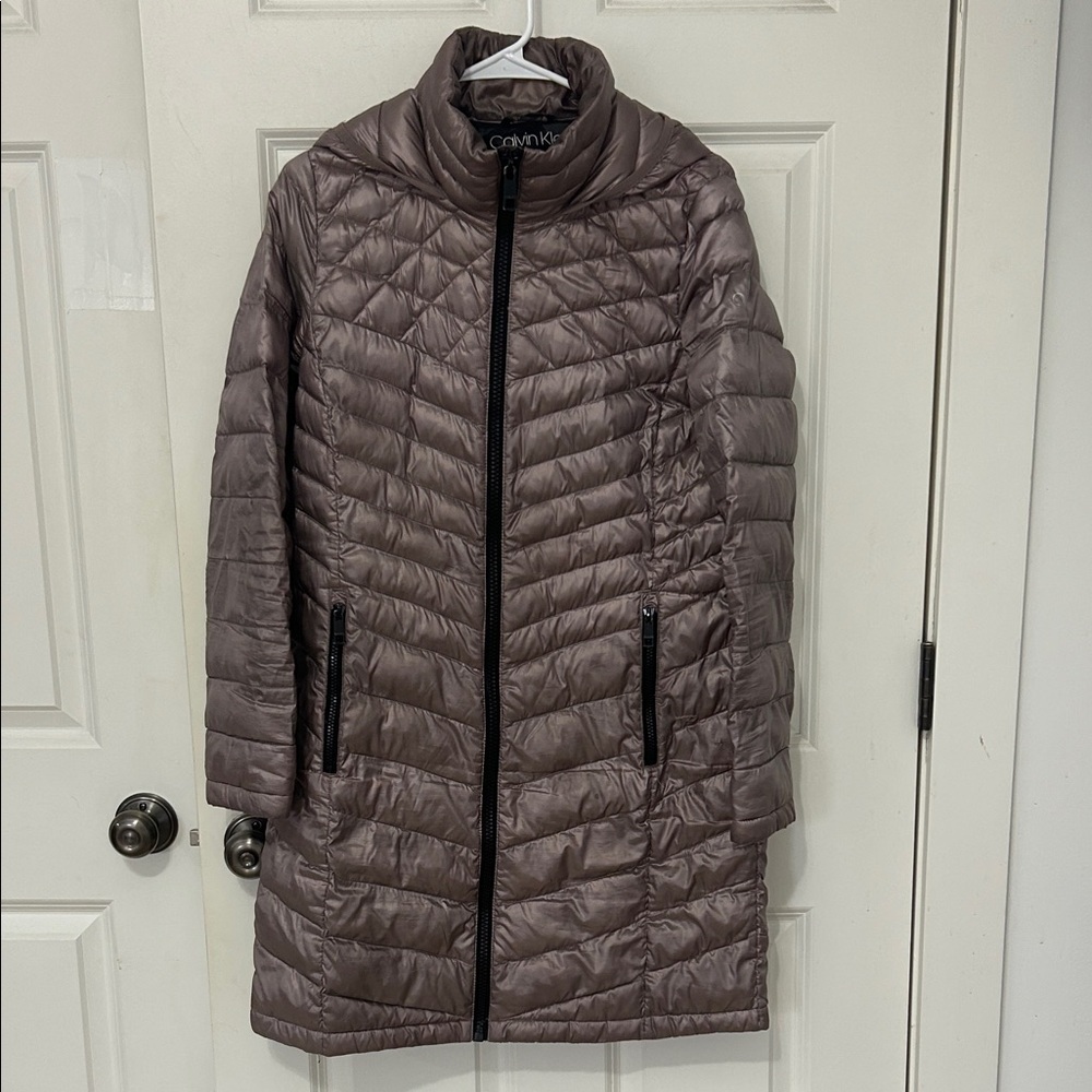Calvin Klein Chevron Quilted packable hooded Puffer Coat size medium mauve purpl